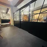 De La Loge Hotel