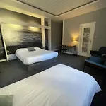 De La Loge Hotel