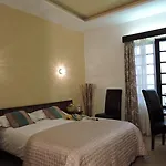 De La Loge Hotel