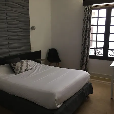 호텔 De La Loge 3*