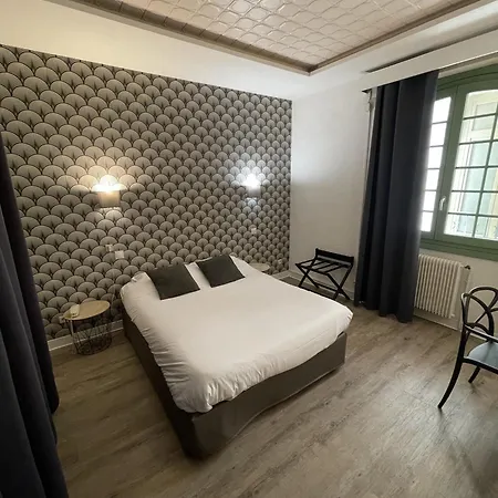 호텔 De La Loge 3*