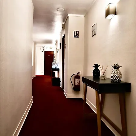 호텔 De La Loge 3*
