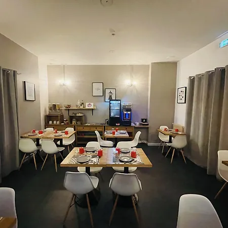 De La Loge Hotel