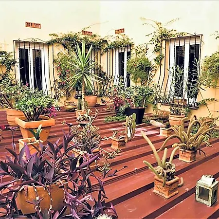 De La Loge Hotel
