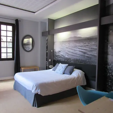 De La Loge Hotel